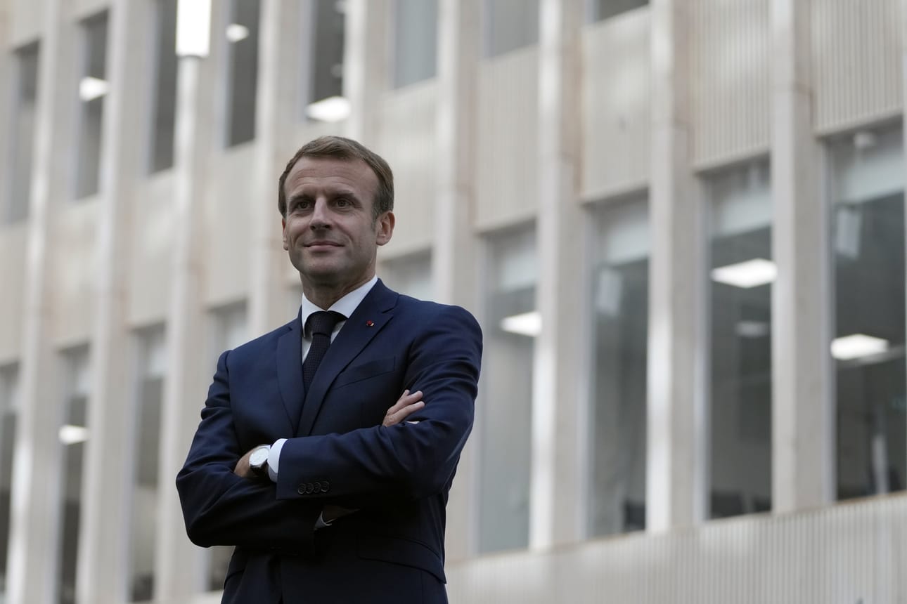 Ranskan presidentti Emmanuel Macron vahvisti, että avajaissuunnitelma ei tule kaatumaan turvallisuusseikkoihin.