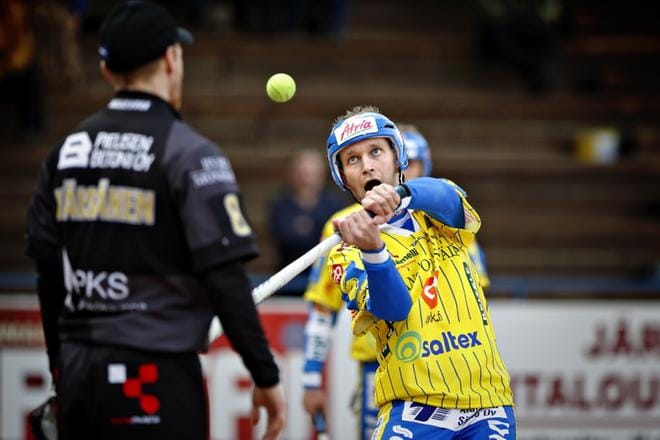 Lyömässä Ankkureiden parhaana palkittu Juha Katajisto. Kuva: Tomi Kosonen