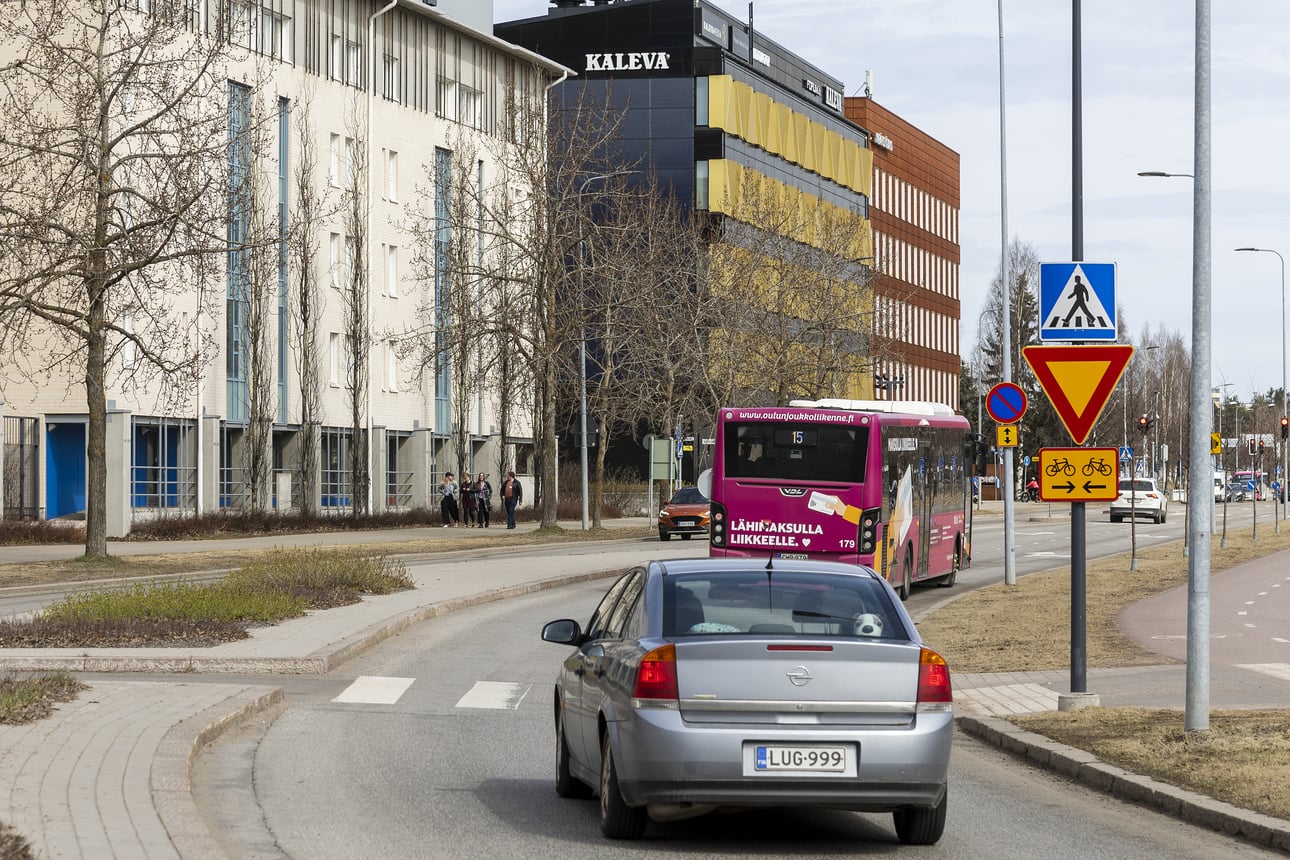 Lähes 30 risteykseen merkittävä muutos Oulun pääpyöräreittien varrella – ajoradalla kulkevan liikenteen pitää väistää pyöräilijöitä