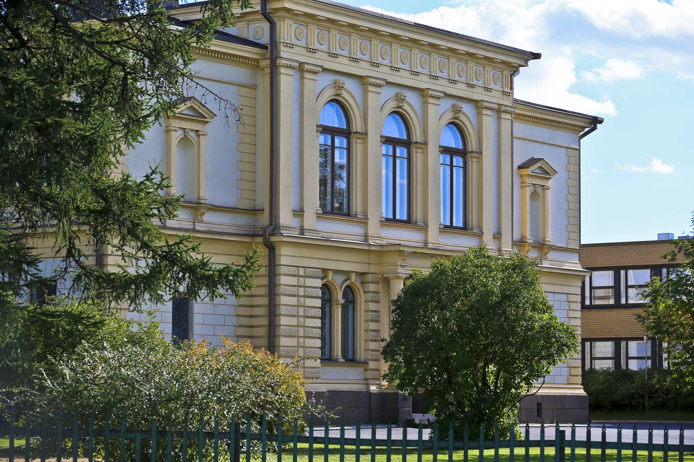 Porvarikoulu perustettiin Fellmanin lahjoituksella