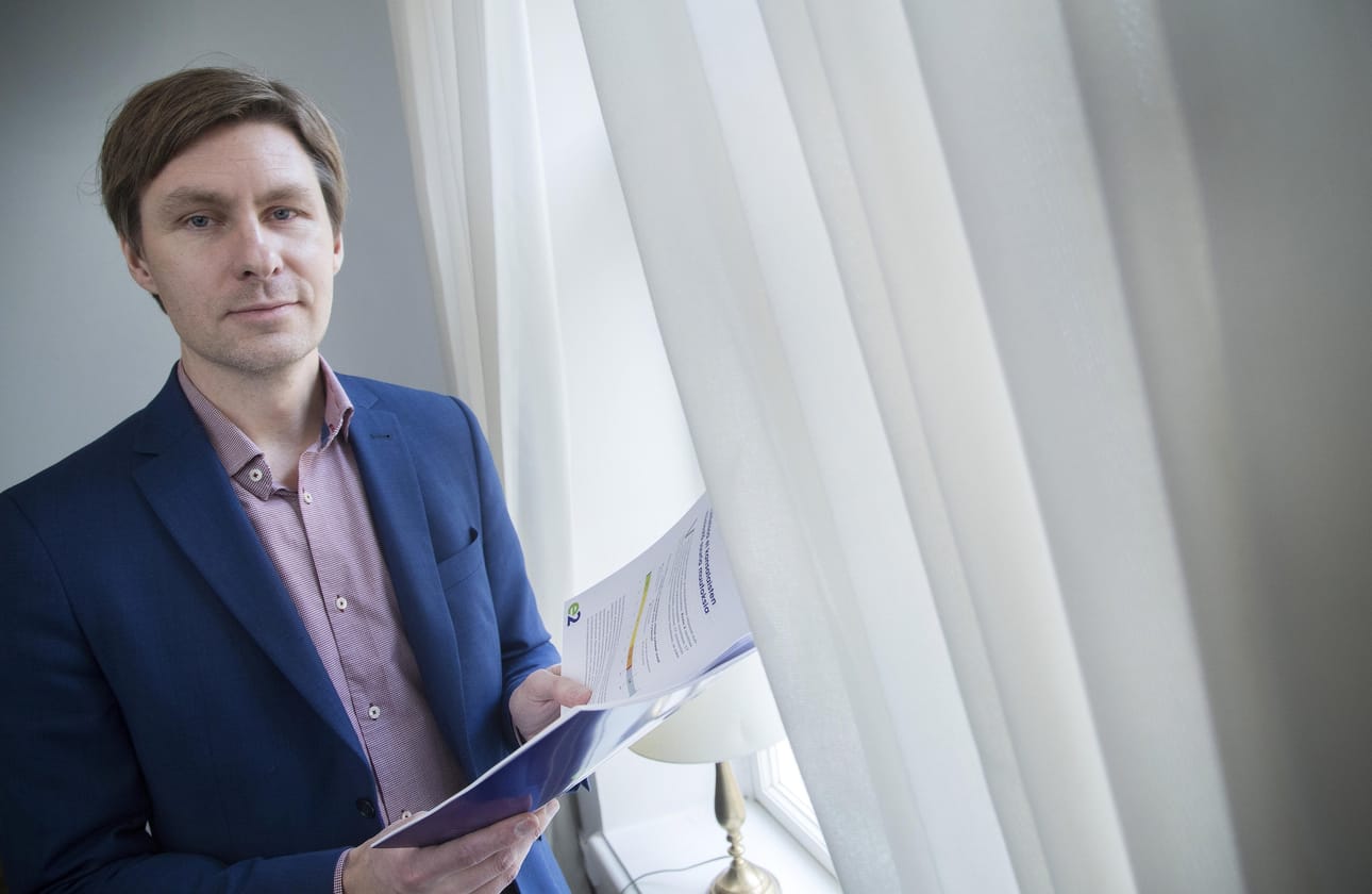 Tutkija Ville Pitkänen e2-tutkimuksesta sanoo, että keskusta teki isot linjaratkaisut jo, kun se päätti lähteä hallitukseen.