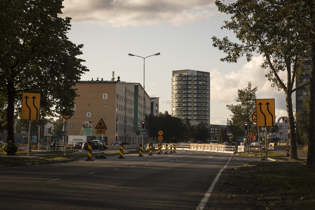 Limingantien liikennejärjestelyt hidastavat liikennettä jonkin verran, mutta kaistoja ei ole otettu pois käytöstä.