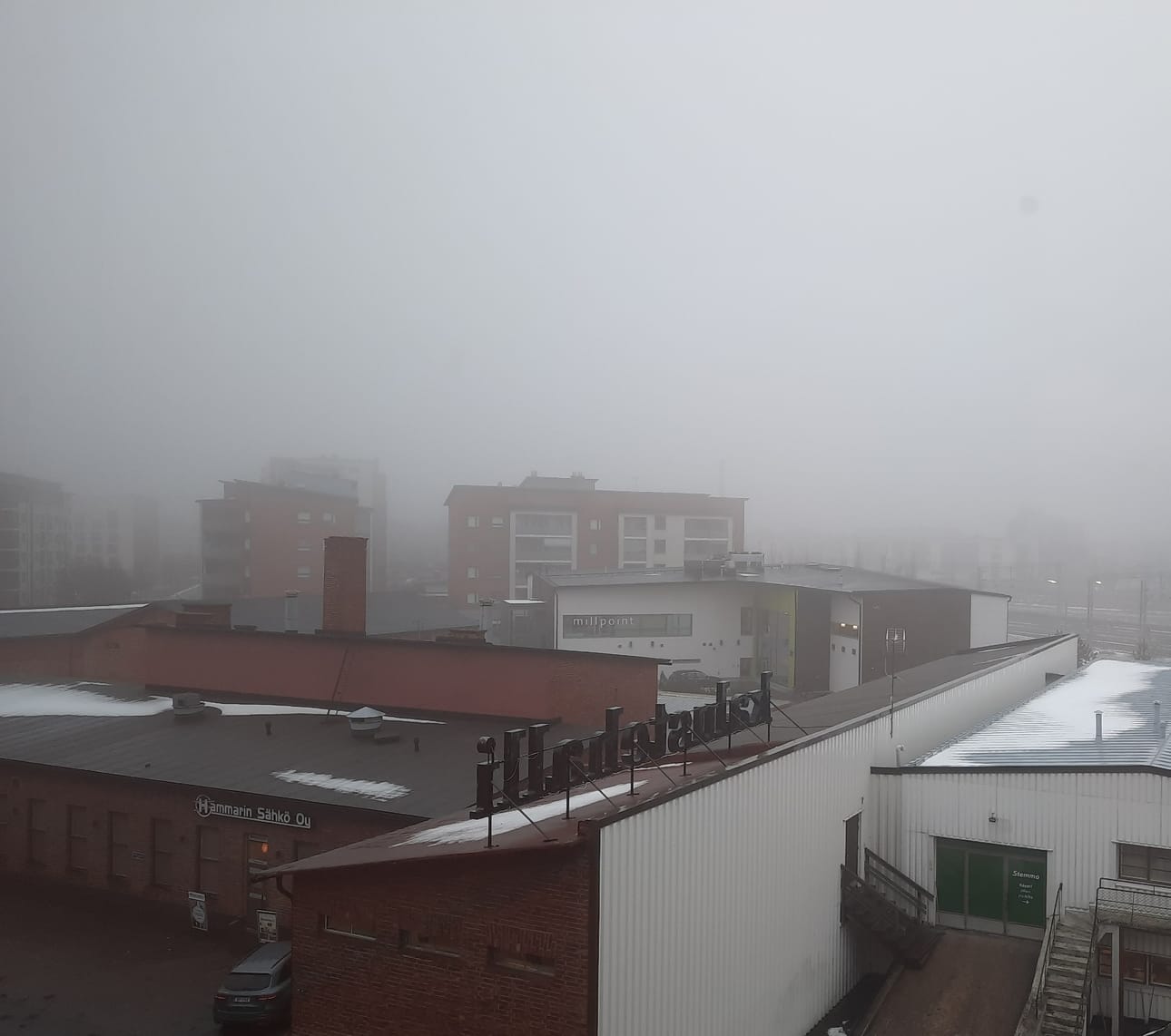 Lokakuinen sumu on laskeutunut Ouluun.