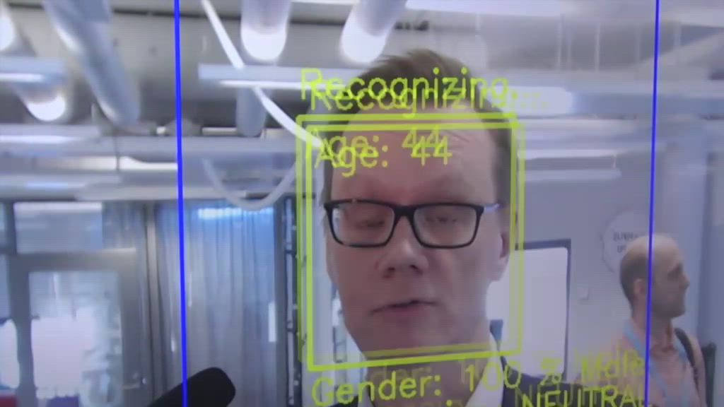 Tekoäly tunnistaa iän kasvoja katsomalla