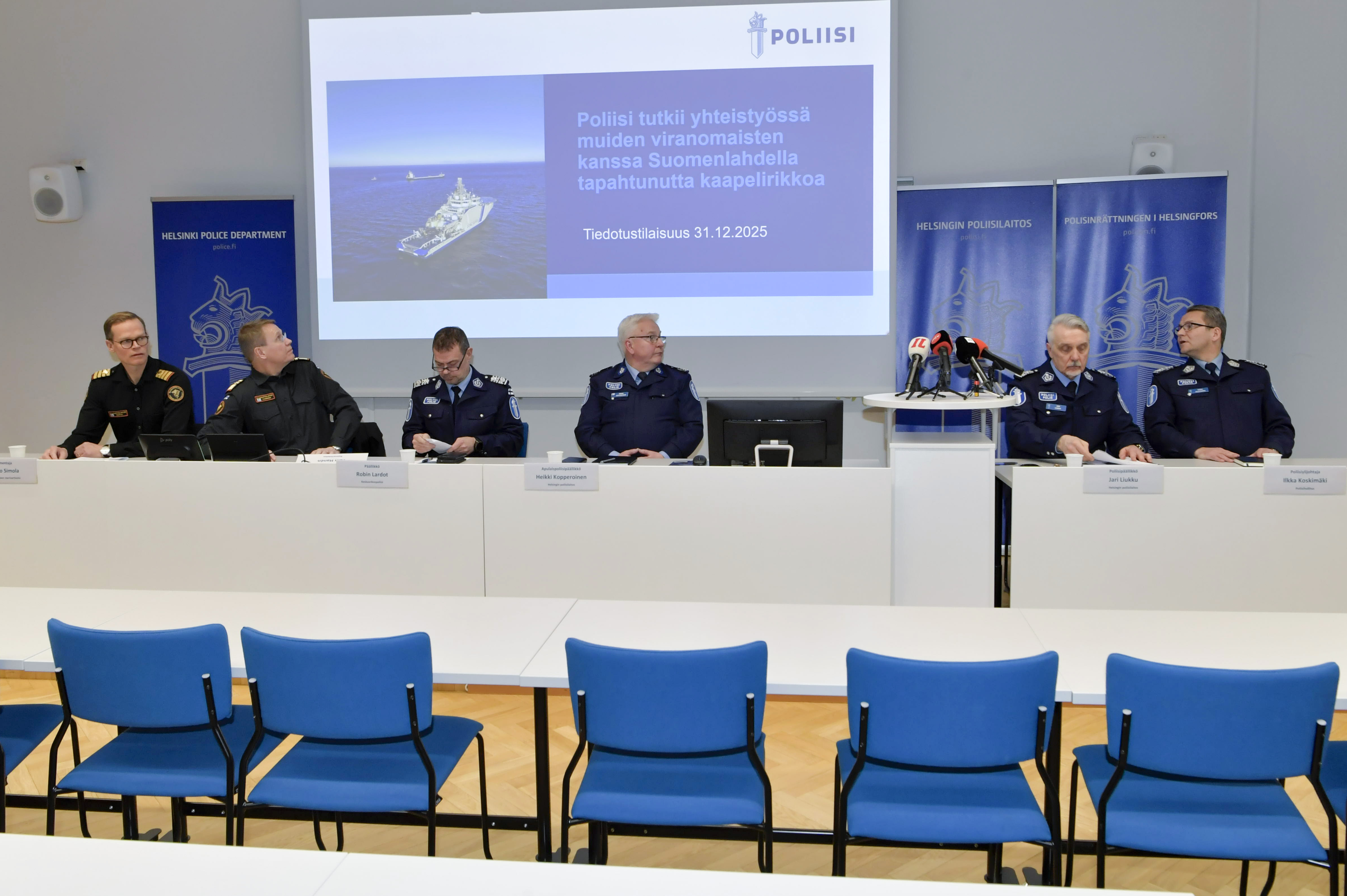 Kaapelivauriosta epäillyn aluksen miehistö on poliisin hallussa
