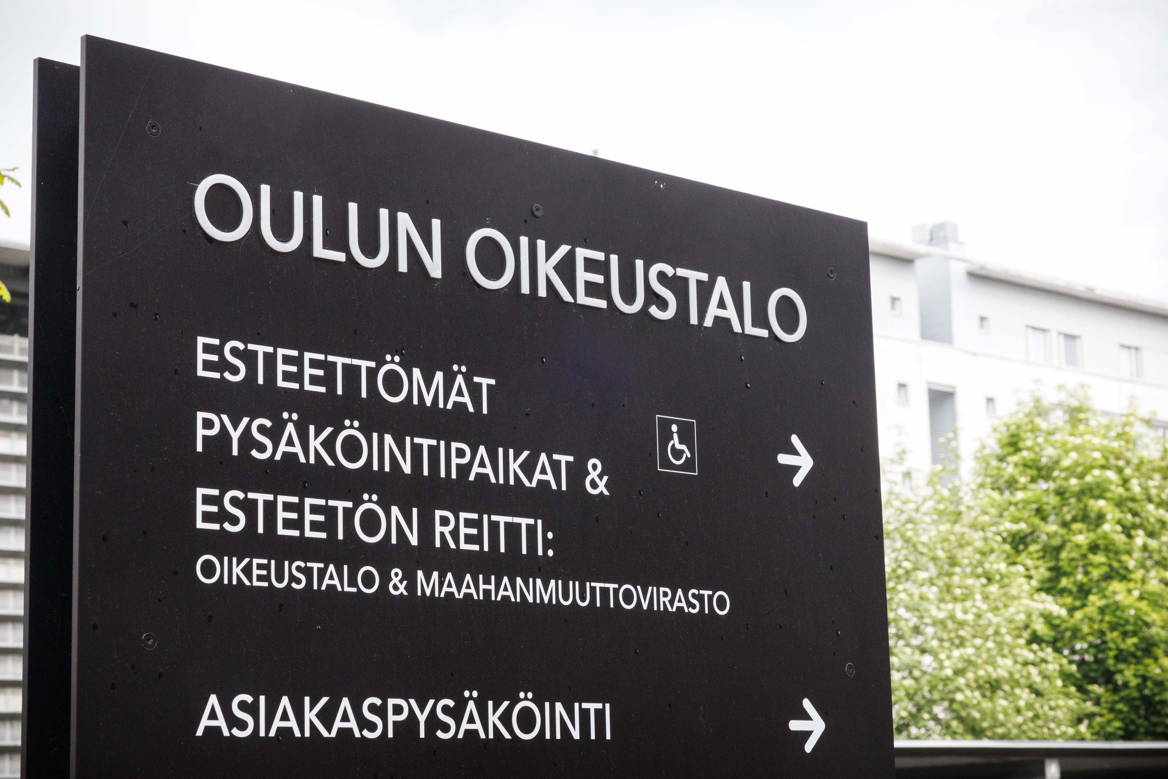 Nainen kaahasi poliisia pakoon Oulussa ja vastusti kiinniottoa väkivaltaisesti – Tuomittiin ehdolliseen vankeuteen