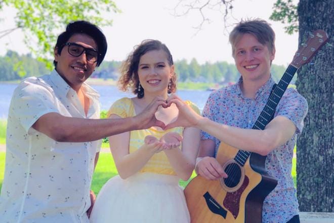 Luis Perez Pantoja, Aurora Riissanen ja René Koivisto nauttivat keikkailusta. Kuva: Shokrieh Qorbani