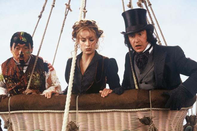 Phileas Fogg (Steve Coogan) lyö vetoa, että pystyy matkustamaan maailman ympäri 80 päivässä. KUVA: Nelonen