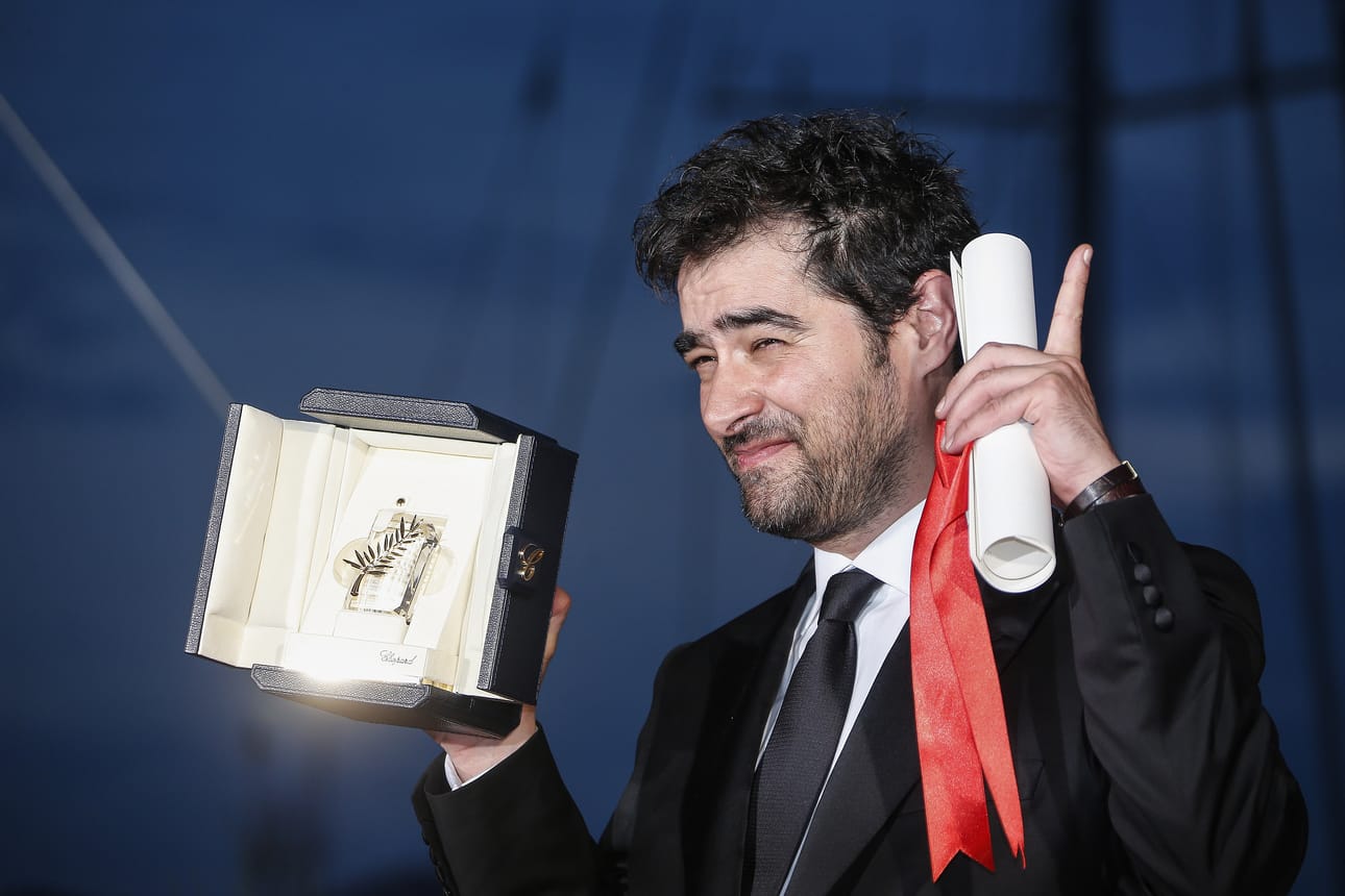Shahab Hosseini iloitsi palkinnostaan Cannesin elokuvajuhlilla 2016.