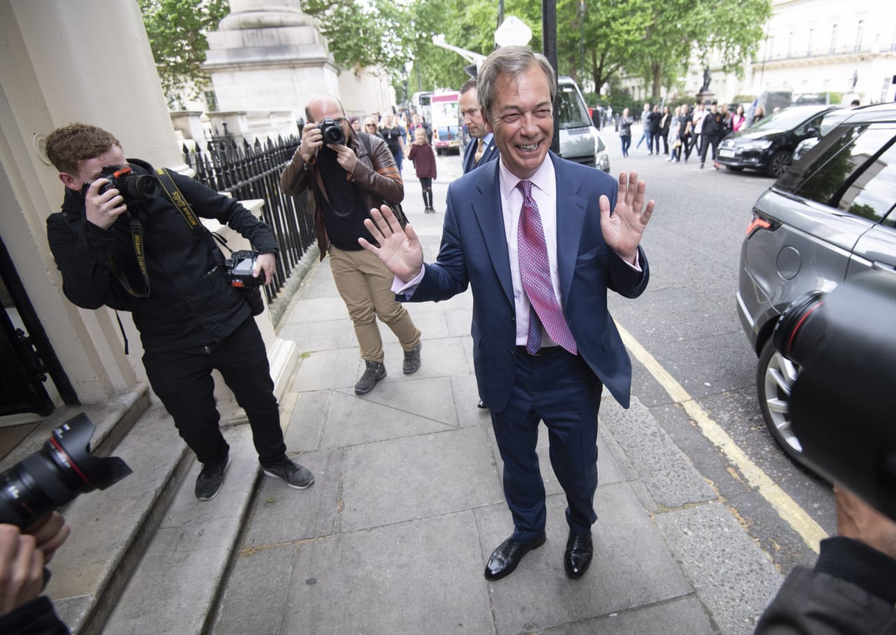 Kovaa brexitiä ajavan puolueen johtaja Nigel Farage nauttii hyvistä väleistä Yhdysvaltain presidenttiin Donald Trumpiin.