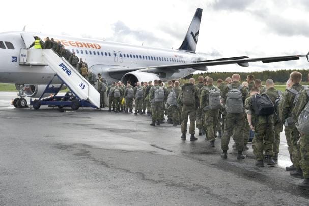 Suomalaisjoukkoja on toki nähty ulkomailla aiemminkin. Tässä rauhanturvaajia lähdössä Libanoniin Tampere—Pirkkalan lentoasemalta vuonna 2012. KUVA: Ilkka Laitinen