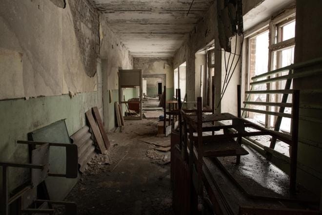 Koulut ovat kärsineet myös Ukrainassa sotatilasta. KUVA: Simon Edmunds / Save the Children