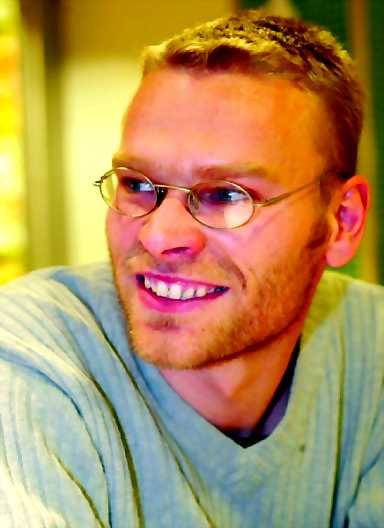 Kierros päättyy. Pelaamisen lisäksi Mike Peltola aikoo tehdä myös opintonsa loppuun. Mies on lukenut Vaasassa kauppatieteitä. Peltolan pääaineena on ollut markkinointi.