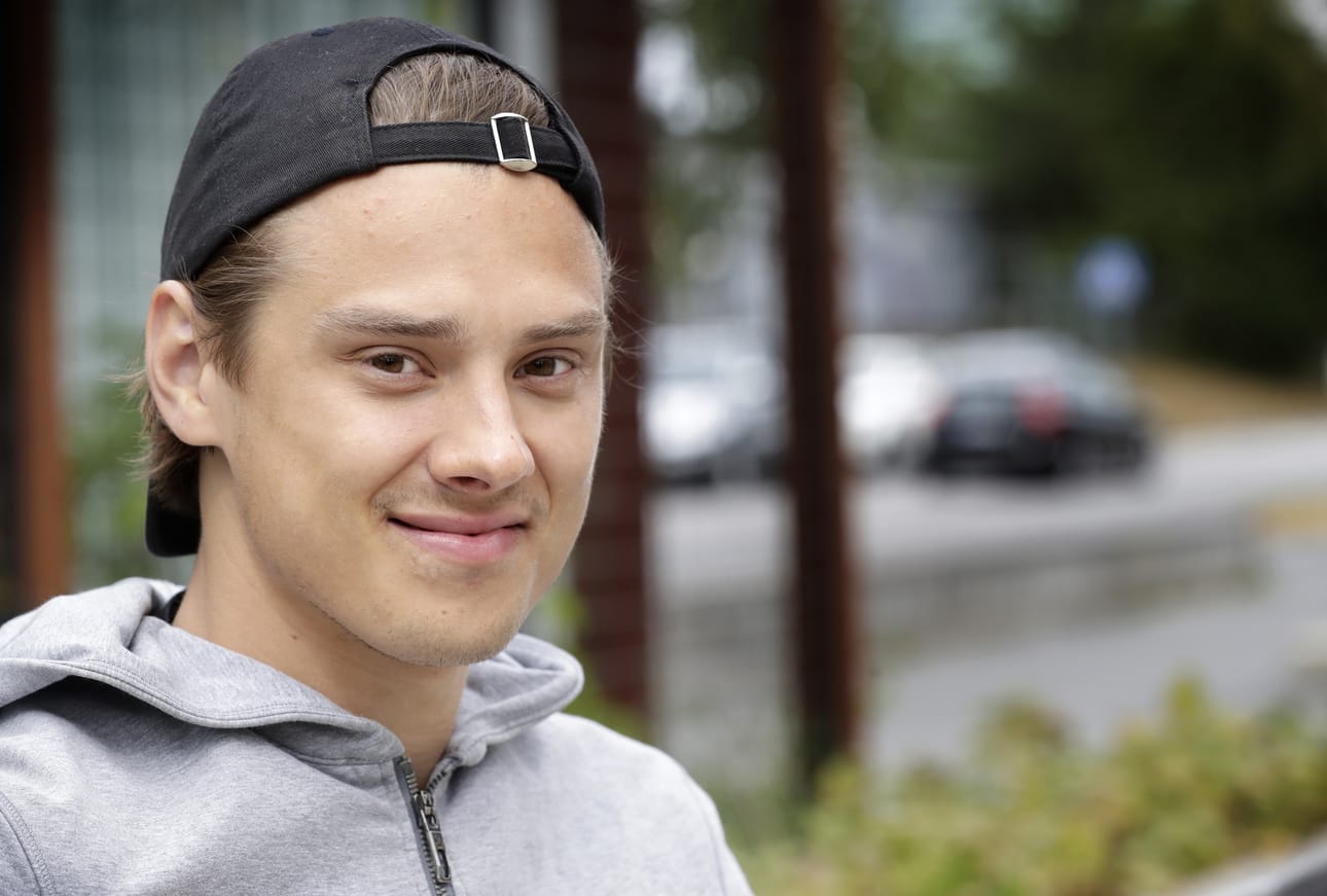Sebastian Aho tehoili viime yönä Suomen aikaa pelatussa ottelussa. Arkistokuva.