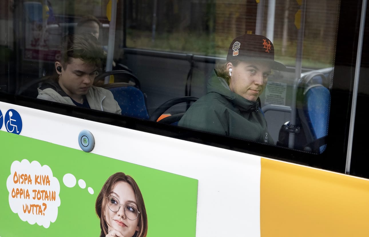 Ylivieskasta syksyllä Ouluun muuttanut Johannes Niskanen on toistaiseksi käyttänyt lähimaksua, sillä osan matkoista kotoa kouluun ja juna-asemalle hän kulkee pyörällä. Nykyinen hinnoittelu on ollut hänen kannaltaan selkeä.