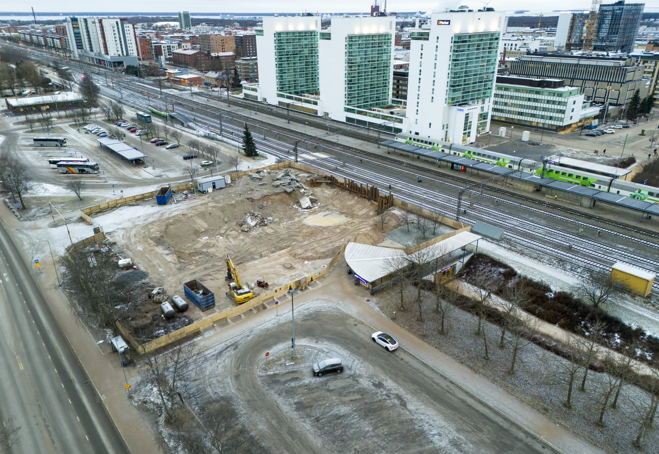 Oulun kaupunginvaltuusto päätti asemaseudun asemakaavan ja tonttijaon muutoksista viime vuoden lokakuussa.