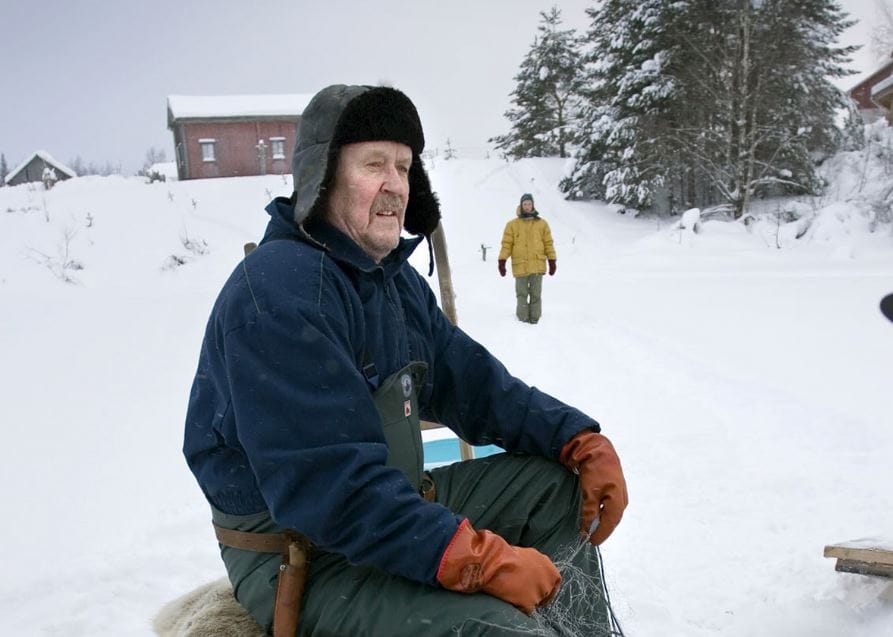 Taivaan tulissa Risto Salmi näytteli Rauni Väänäsen (Ria Kataja) dementoituvaa Pekka-isää.