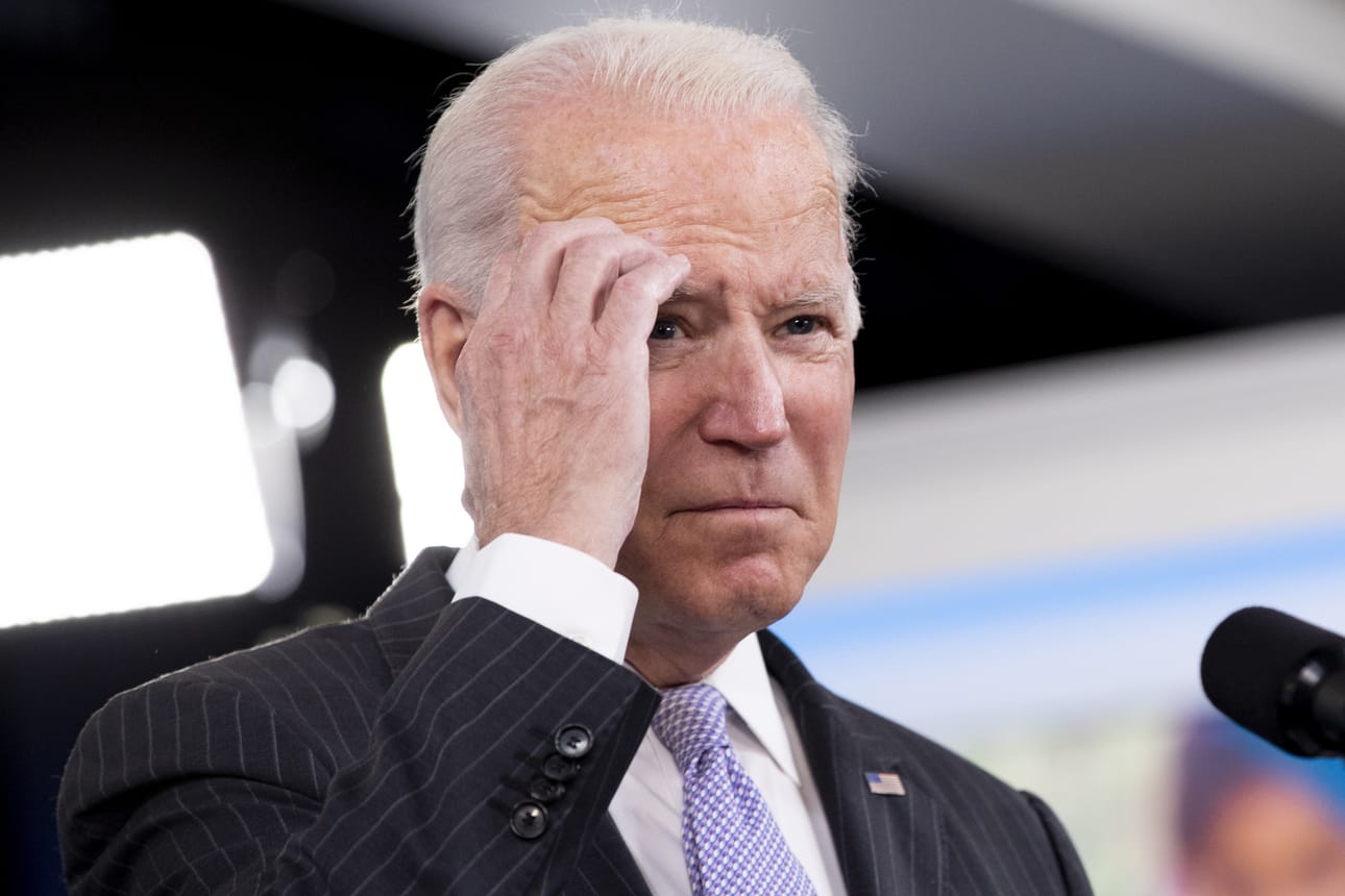 Presidentti Joe Biden ajaa läpi rahallisesti valtaisaa lakipakettia.