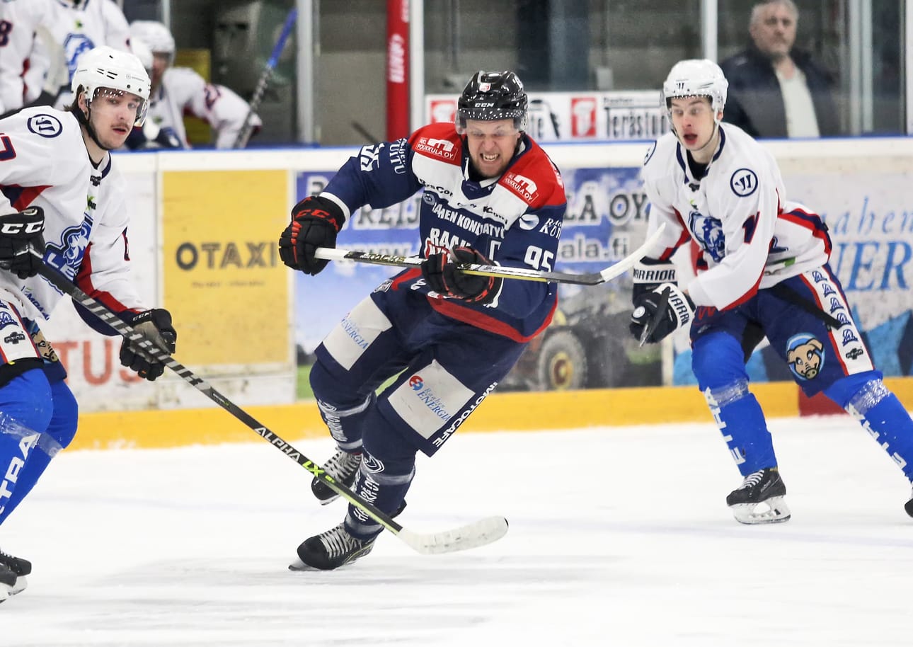 Raahe-Kiekon kapteeni Teemu Vääräkoski taisteli voitosta loppuun saakka. Kausi kuitenkin loppui ennen aikojaan.