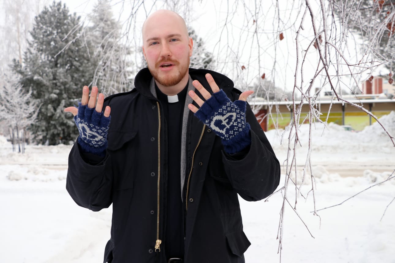 Kempeleen uusi seurakuntapastori Niko Saarista kiehtoi Kempeleen seurakuntalaisia osallistava ote. Uusi koti löytyy pyöräilymatkan päästä Oulunsalon puolelta.