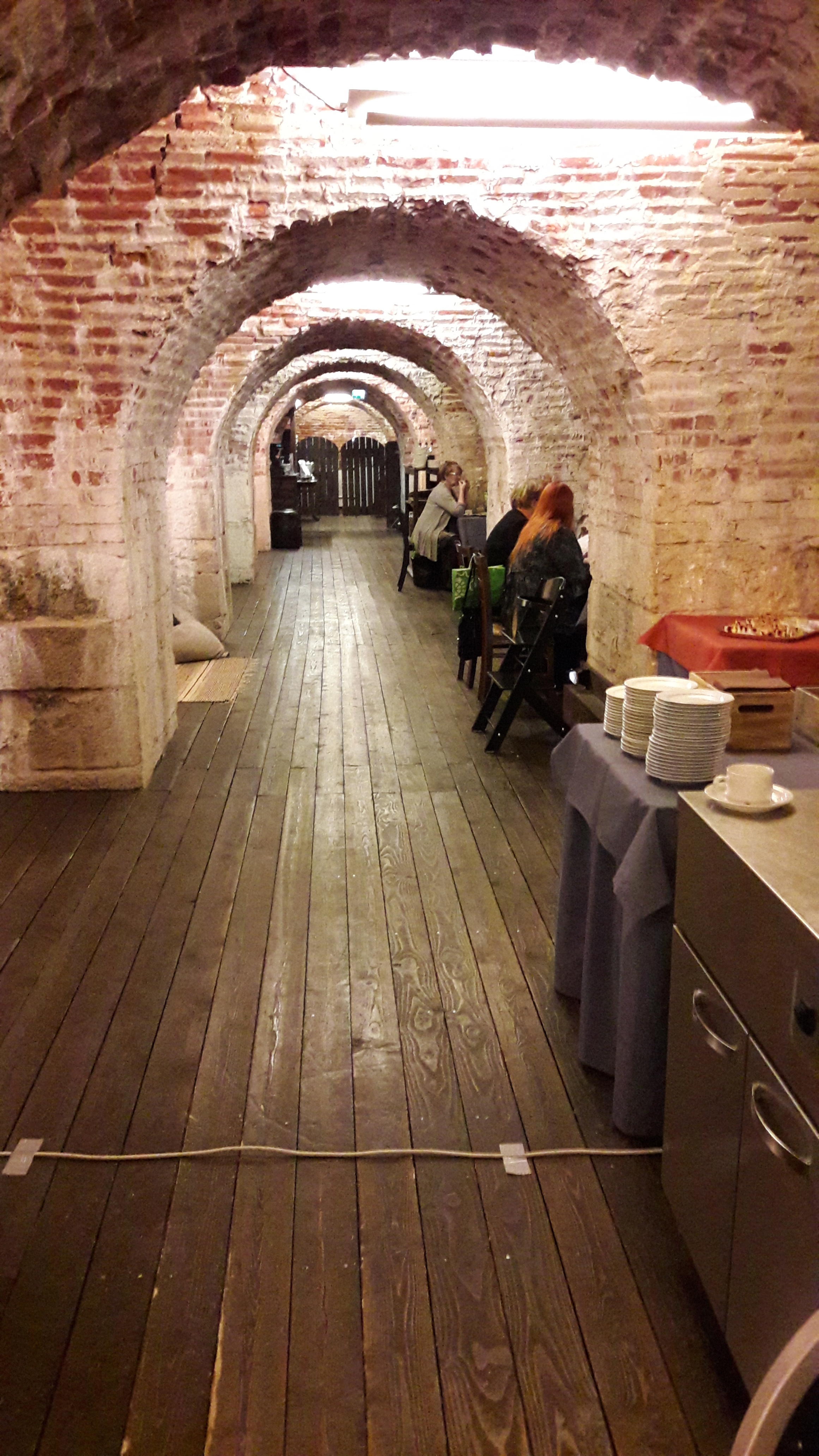 Restauroitua Haminan Keskusbastionin holvikäytävää.