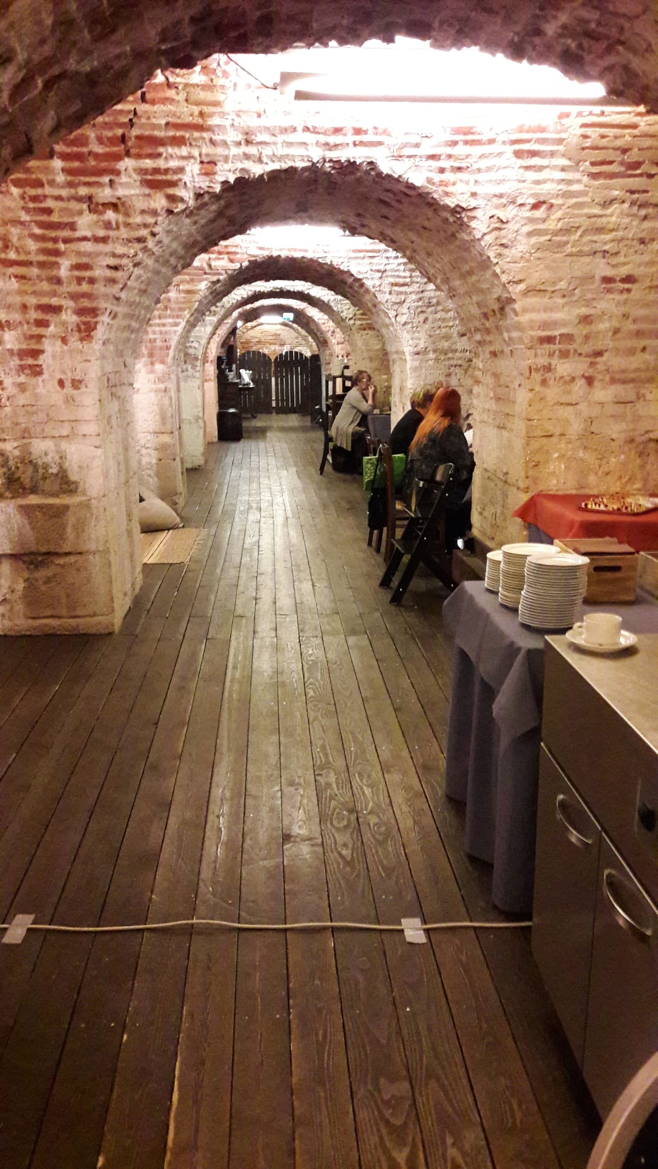 Restauroitua Haminan Keskusbastionin holvikäytävää.