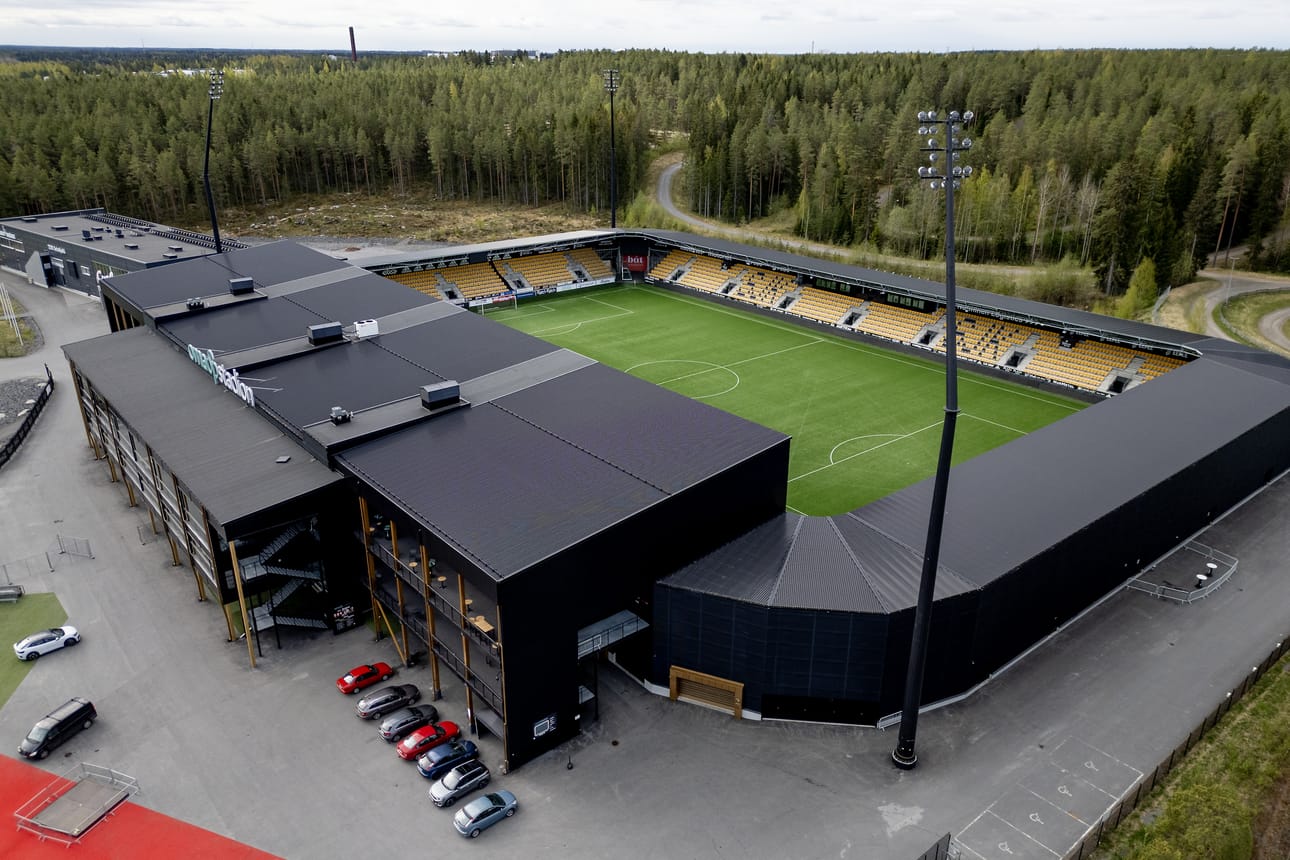 Jalkapallostadion rakentui Seinäjoelle vuonna 2016. Kuva on otettu toukokuussa 2025.