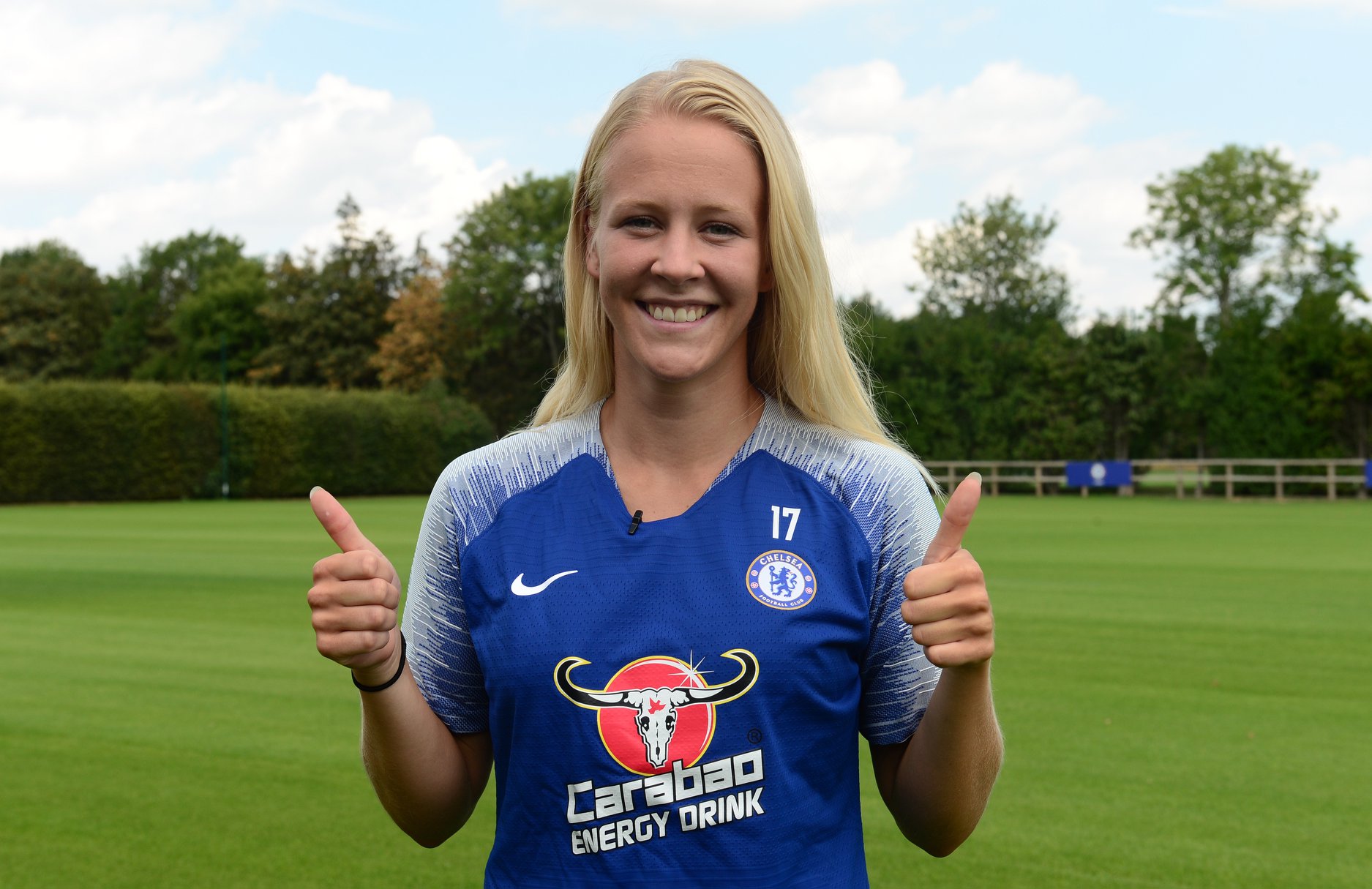 Naisten jalkapallomaajoukkueen Adelina Engman siirtyy Chelseasta Ranskan liigaan