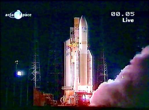 Kaikki vielä kunnossa. Ariane-5 raketti lähtövalmiina Ranskan Guyanassa keskiviikkona.