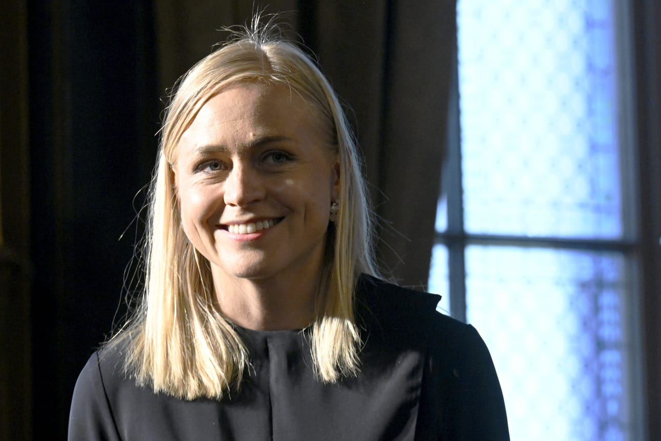 Elina Valtonen kertoo Helsingin Sanomille, että hän näkemyksensä mukaan viranomaiselle täytyy ilmoittaa vain vaaleihin käytetty summa, ei kaikkea kerättyä rahaa. LEHTIKUVA / JUSSI NUKARI