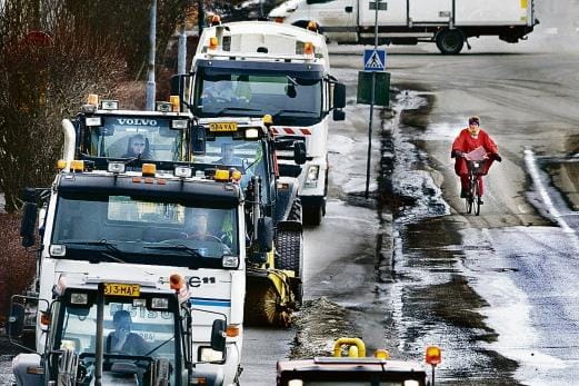 Vaasassa aletaan kerätä hiekkaa teiltä ja pyöräteiltä heti kun lumet ovat sulaneet. Kuva: JUkka Ritola