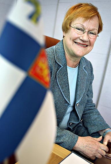 Perustuslakivaliokunta häätäisi presidentin pois huippukokouksista.