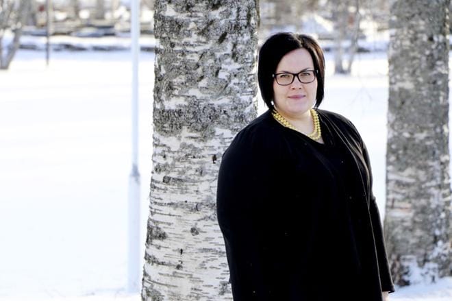 Karstulalainen Anna Nieminen siirtyi työllisyyskoordinaattoriksi Alajärven kaupungille Äänekoskelta. Myös siellä hänen työnään oli perehtyä työllistämisasioihin. KUVA: SARI HEINILÄ