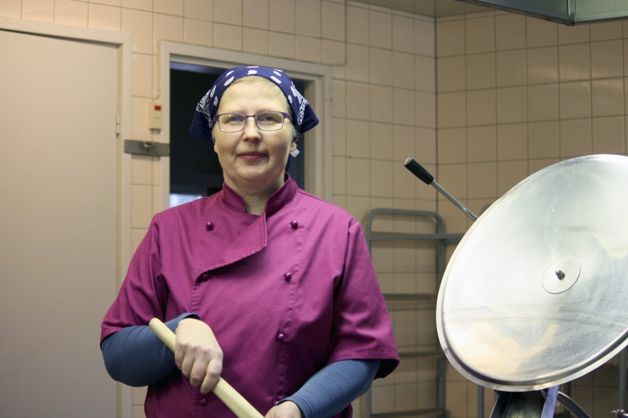 Anne Uusitalo tarjoaa tästä päivästä lähtien lounasta Telatekin keittiön tiloissa.