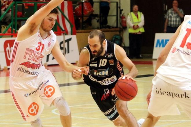 Pyrinnön ja Karhu Basketin toinen puolivälierä Tampereella oli Bojan Sarcevicin suuri show. Kuva: Jari-Pekka Laitio-Ramone