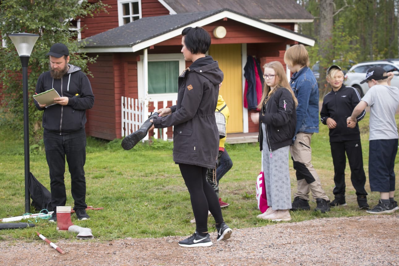 Venetsialaisissa kisattiin saappaan heitossa kolmessa sarjassa: naisten sarja, miesten sarja ja lasten sarja. Pisimmälle heitti miesten sarjan voittanut Ilkka Karkulehto, jonka heittämänä saapas lensi yli 24 metriä.