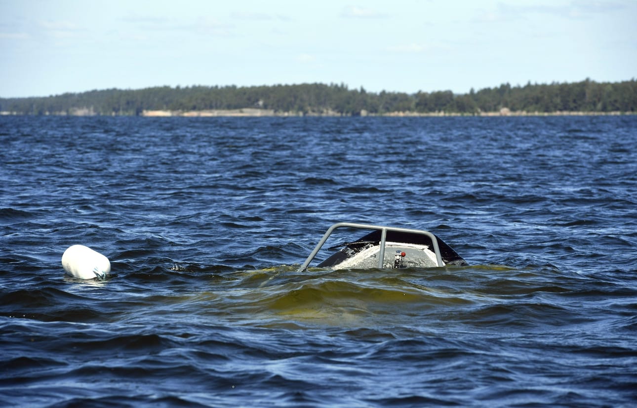 Vesiliikennevalvonnassa ollut partiovene ajoi karille matkallaan Loviisan satamaan. Onnettomuus sattui 20. kesäkuuta 2020. LEHTIKUVA / Heikki Saukkomaa