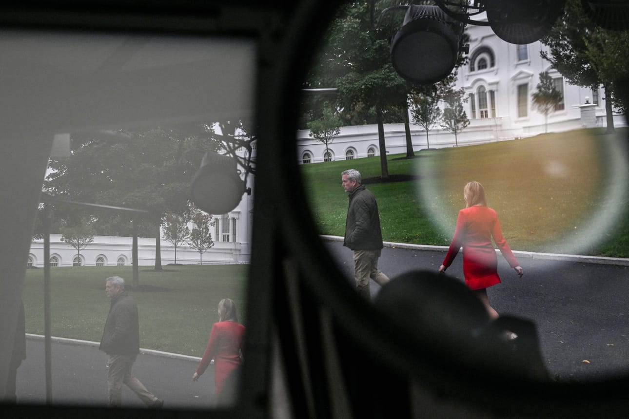 Oikeus on määrännyt presidentti Donald Trumpin hallinnon päästämään porttikiellon saaneet mediat CNN:n, MS Now:n ja Politicon takaisin Valkoiseen taloon.