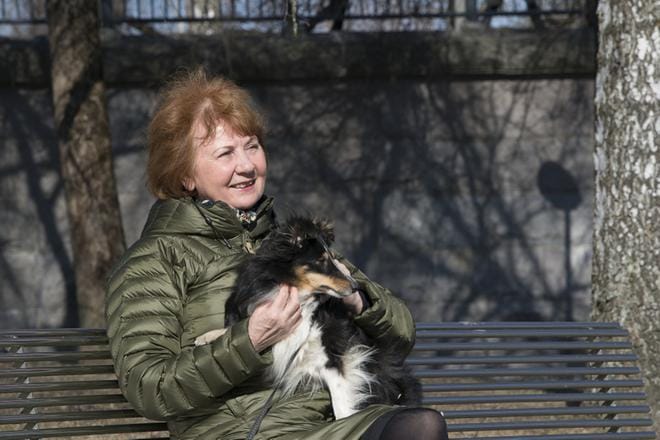 Airi Tuominen on joutunut tyytymään yliolkaisiin vastauksiin, kun hän on kysynyt kansanedustajaehdokkailta mitä annettavaa heillä olisi yksinasuvalle aktiiviselle äänestäjälle.
