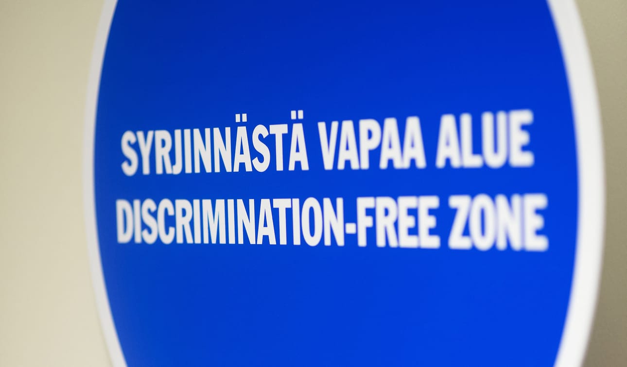 Vihapuhe kohdistuu useimmiten maahanmuuttajiin, vammaisiin, kulttuurivähemmistöihin sekä seksuaali- ja sukupuolivähemmistöihin.