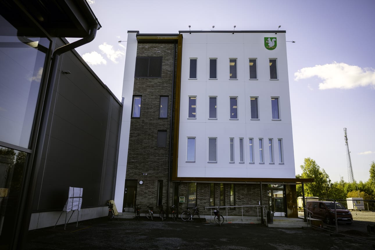 Laihian uusi kunnantalo on Halpa-Hallin kyljessä.