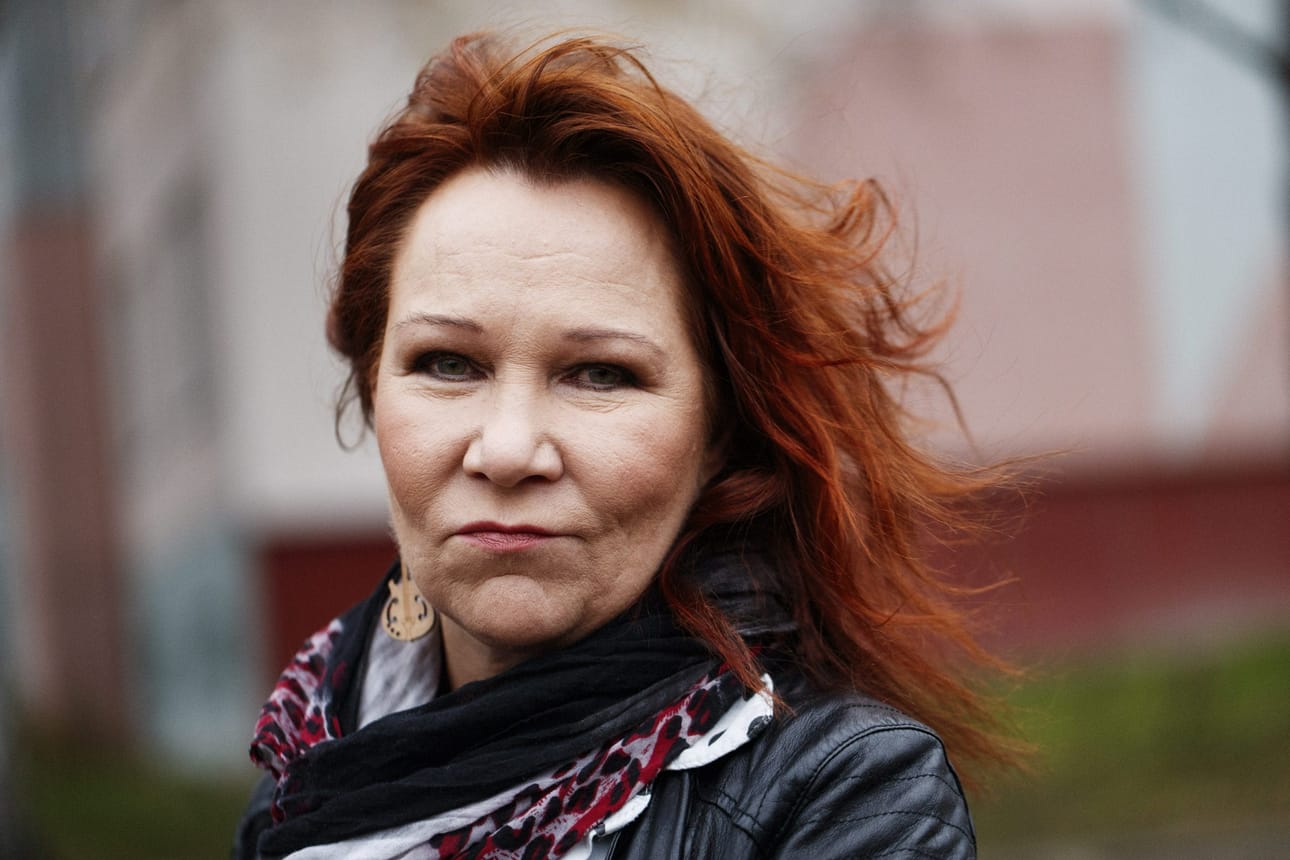 Tässä ammatissa saa valita työkaverinsa. Kiertämisessä karsiutuvat epäsosiaaliset tyypit, ja minulla on mahtavia duunikavereita, joista on tullut elämänikäisiä ystäviä. Hauskaa on ollut, Vicky Rosti kertoo.