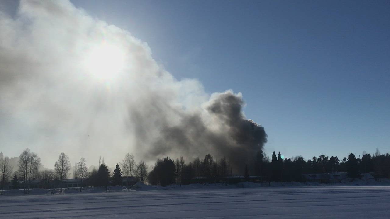 Kastellin palo Oulujoelta päin