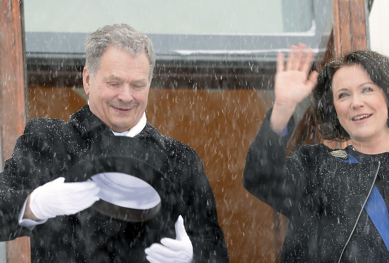 Tasavallan presidentti Sauli Niinistön lapsen nimi on veikkailujen kohde. Arkistokuva virkaanastujaisista.