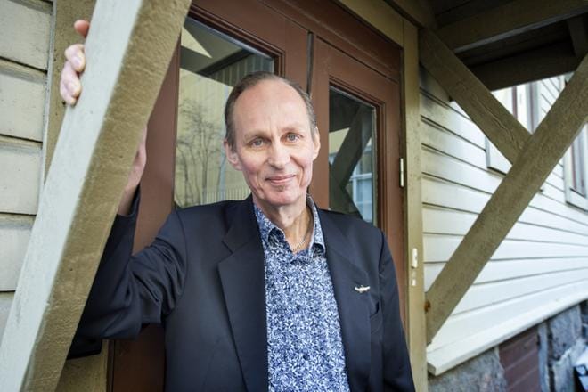 Mikael Niemen uusimmassa romaanissa herätysjohtaja Lars Levi Laestadius ryhtyy salapoliisiksi 1850-luvun Pajalassa. Romaani on saanut ylistävän vastaanoton sekä Ruotsissa että Suomessa.