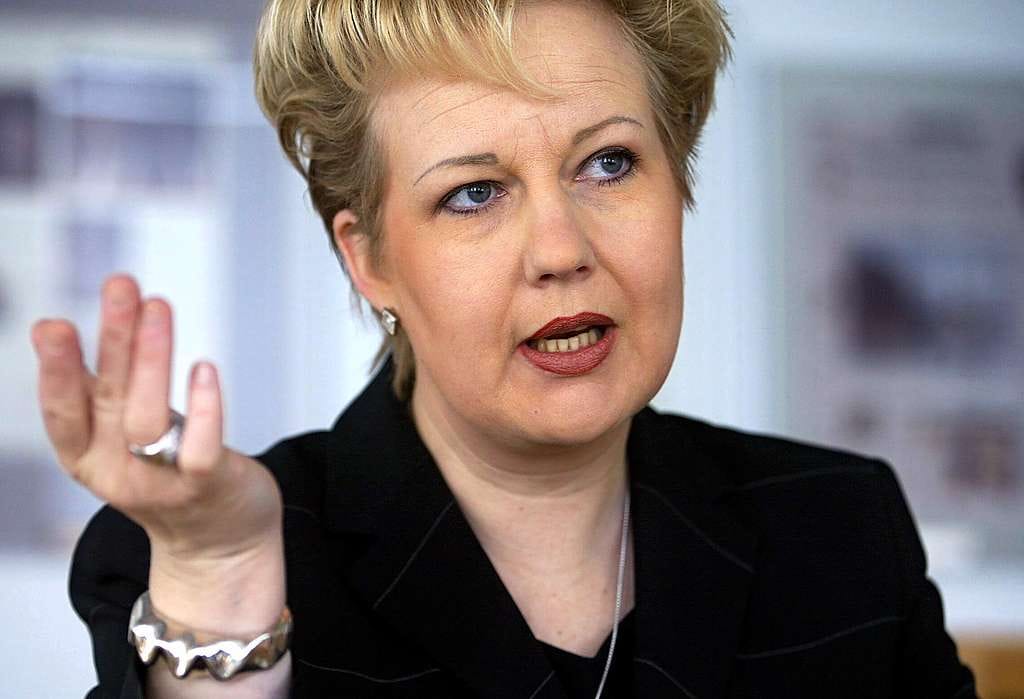 Viestintäministeri Suvi Lindén esittää Yleisradiomaksuksi 190-195 euroa.
