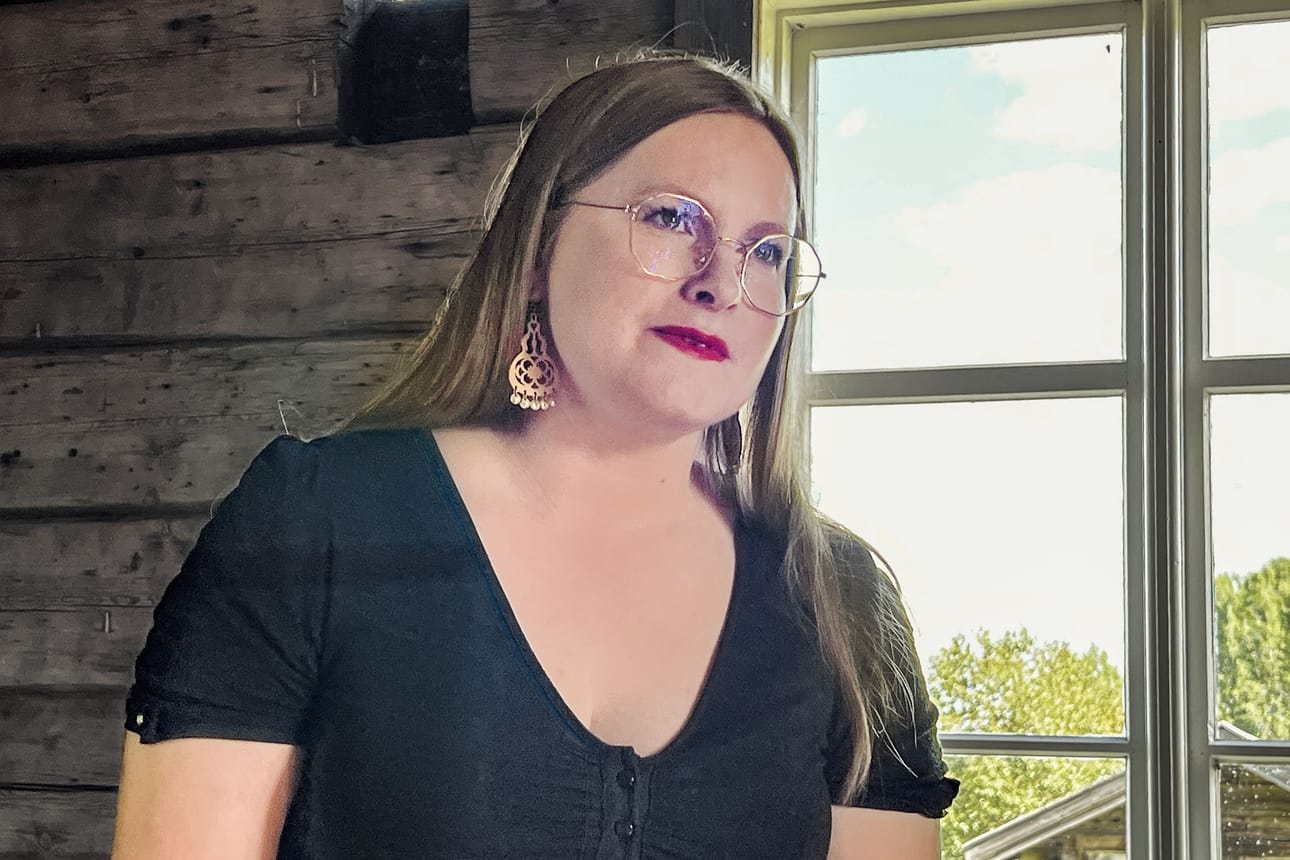 Kansanmusiikkiopinnot ohjasivat Heidi Kenttälää tutkimaan omaa kittiläläistä kansanlauluperinnettä. Samalla ne antoivat hänelle hyvän pohjan suomalaiseen ja karjalaisen kansanmusiikkiin, kuten runolauluihin ja äänellä itkuun.