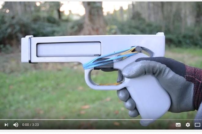 3D-tulostettuja aseita ja niiden valmistamista esitellään esimerkiksi videopalvelu YouTubessa. KUVA: Youtube