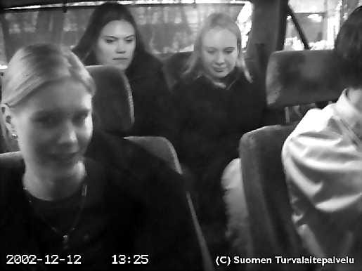 Tältä näyttää. Helsinkiläisen taksin valvontakameran ottama kuva kyytiläisistä. Kuva on turvakameroita markkinoivan yrityksen oma.