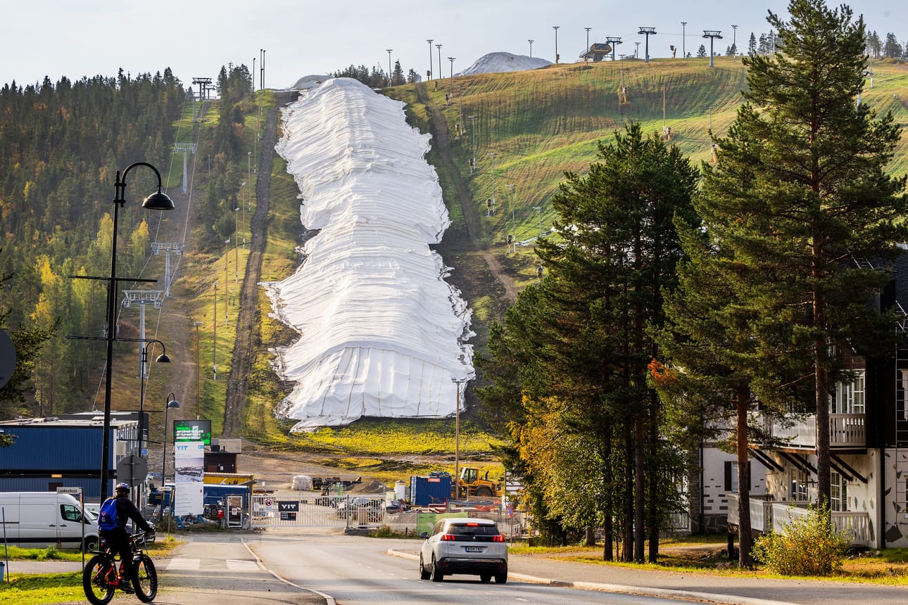 Levin eturinteeseen on paketoitu ennätysmäärä säilölunta. Niillä tehdään 55 metriä leveä Levi Glacier, joka avautuu käyttöön jo 4. päivä lokakuuta.